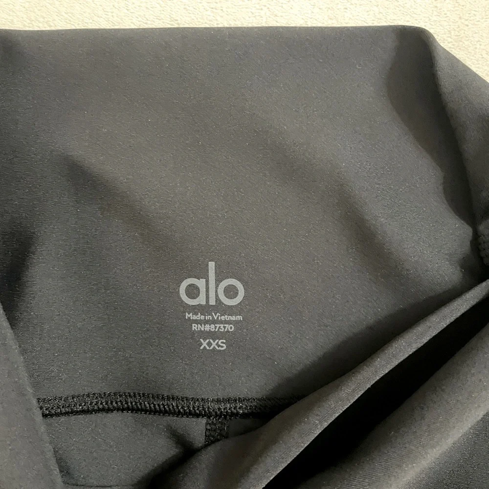 NWOT Alo Yoga High Waisted Airlift Leggings Black Color Size XXS